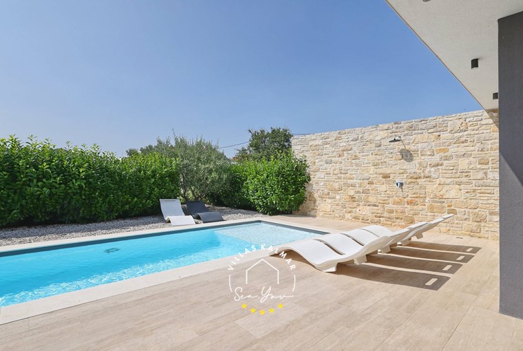 Private pool and sun loungers in luxurious villa K1 on the Island of Pasman