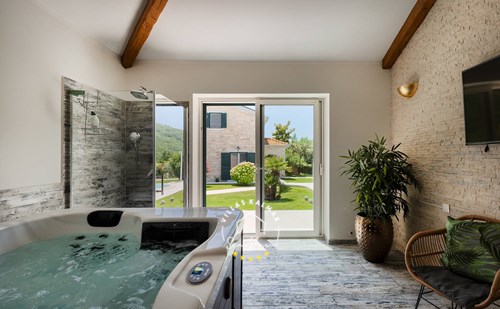 Villa Stonegate Estate image 5 of 6