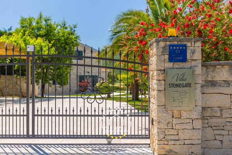 Villa Stonegate Estate image 42 of 99