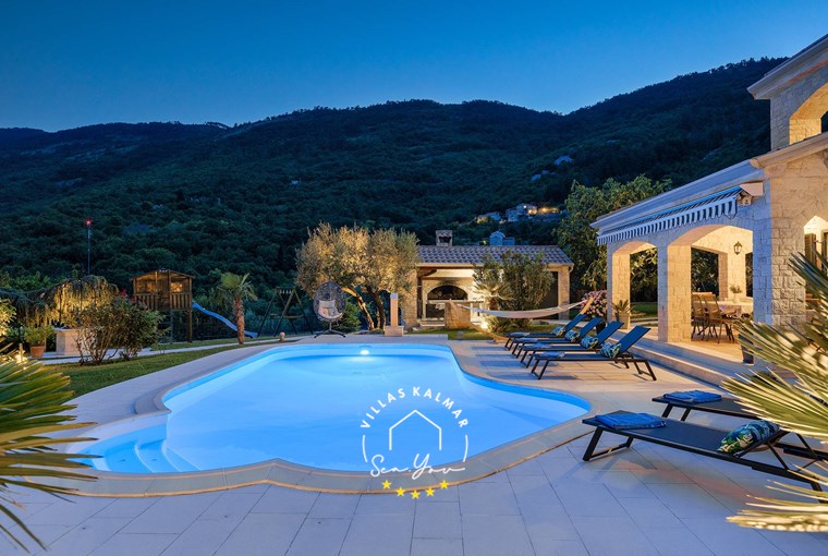 Villa Stonegate Estate image 48 of 99