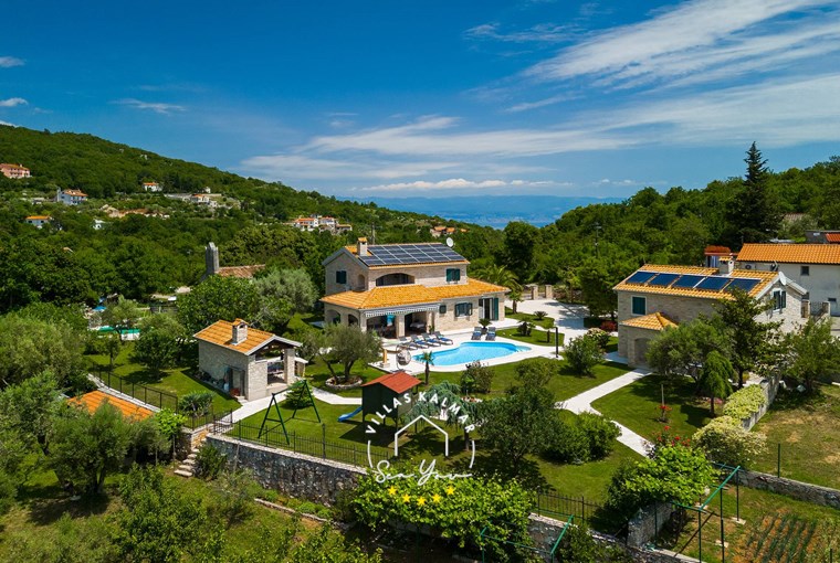 Villa Stonegate Estate image 31 of 99