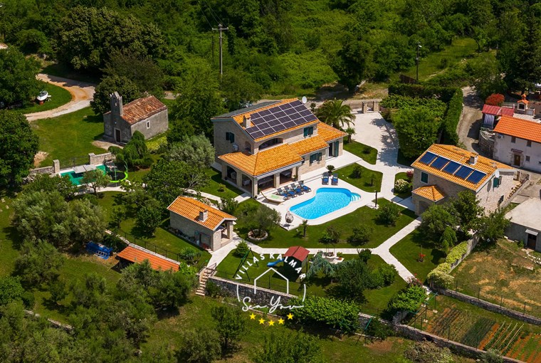 Villa Stonegate Estate image 33 of 99