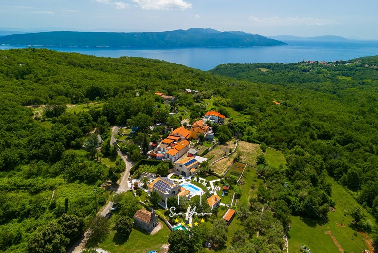 Villa Stonegate Estate image 32 of 99