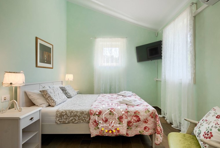 Villa Stonegate Estate image 53 of 99