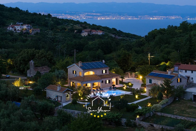 Villa Stonegate Estate image 49 of 99