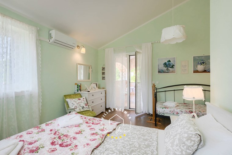 Villa Stonegate Estate image 55 of 99