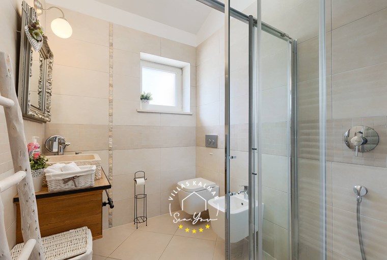 Villa Stonegate Estate image 67 of 99