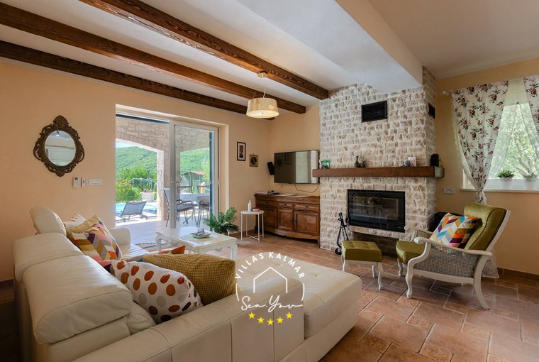 Charming living area with balcony doors and rustic furniture in Villa Stonegate Estate