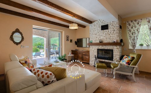 Villa Stonegate Estate image 2 of 6