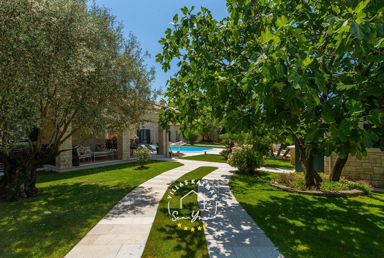 Villa Stonegate Estate image 38 of 99