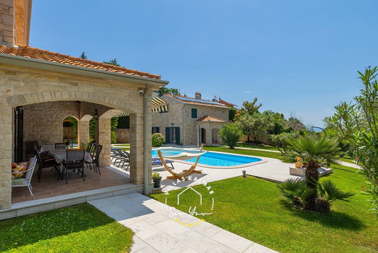 Villa Stonegate Estate image 18 of 99