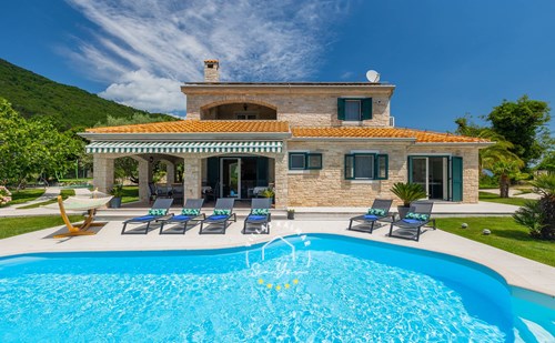 Villa Stonegate Estate image 1 of 6