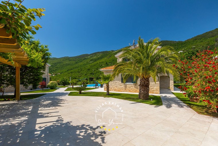 Villa Stonegate Estate image 39 of 99