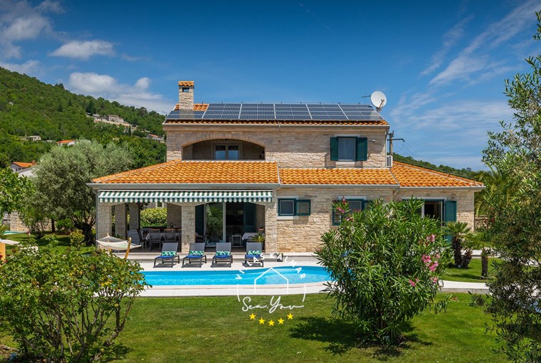 Villa Stonegate Estate image 17 of 99