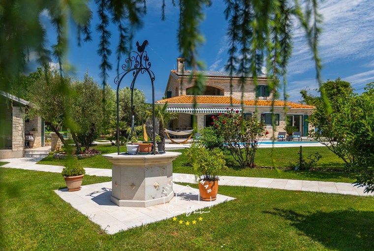 Villa Stonegate Estate image 37 of 99