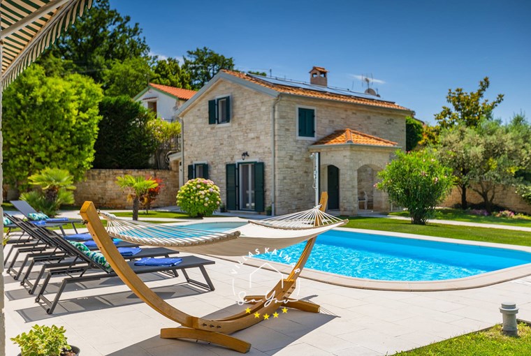 Villa Stonegate Estate image 21 of 99