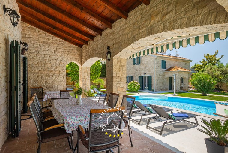 Villa Stonegate Estate image 22 of 99