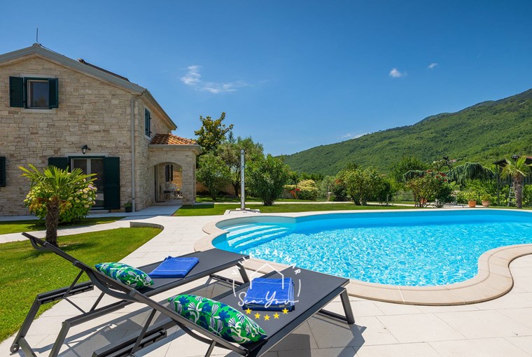 Villa Stonegate Estate image 24 of 99