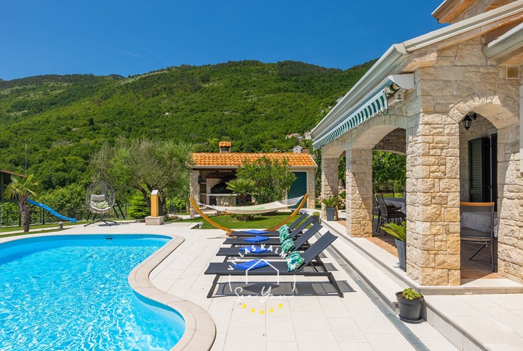 Villa Stonegate Estate image 25 of 99