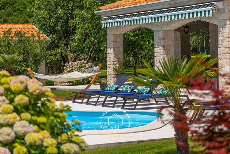 Villa Stonegate Estate image 35 of 99