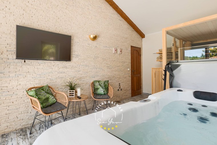 Villa Stonegate Estate image 51 of 99