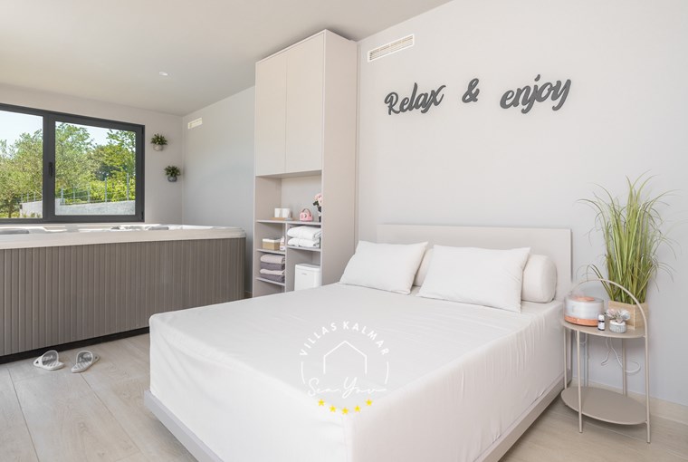 Jacuzzi riscaldata in Villa Romantica in Istria, perfetta per rilassarsi