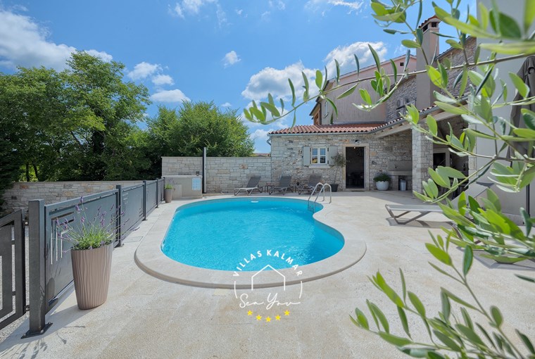 Stylish stone villa with private pool in Vodnjan, Istria – Villa Onelia exterior view