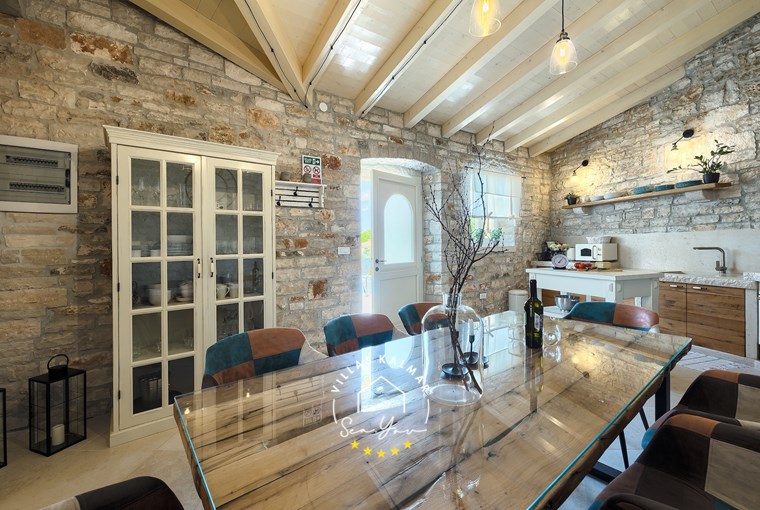 Traditional stone and wooden beam interior – Villa Onelia in Vodnjan