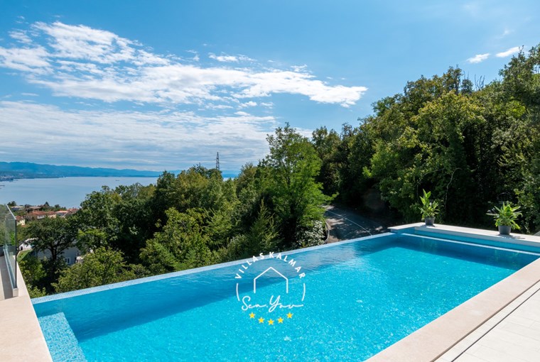 Private pool overlooking the greenery and the sea in Villa Gabi