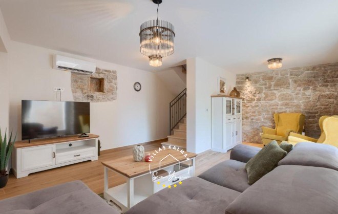 Charming living area with sofabed and TV in Villa Andrea - Central Istria