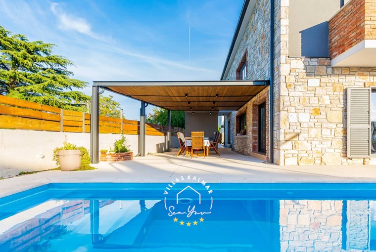 Outdoor area of Villa Baraka with private pool and covered dining area, near Rovinj in Istria