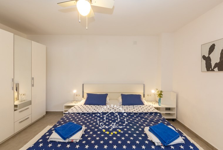 Bright bedroom with double bed and wardrobe - villa with pool near Crikvenica