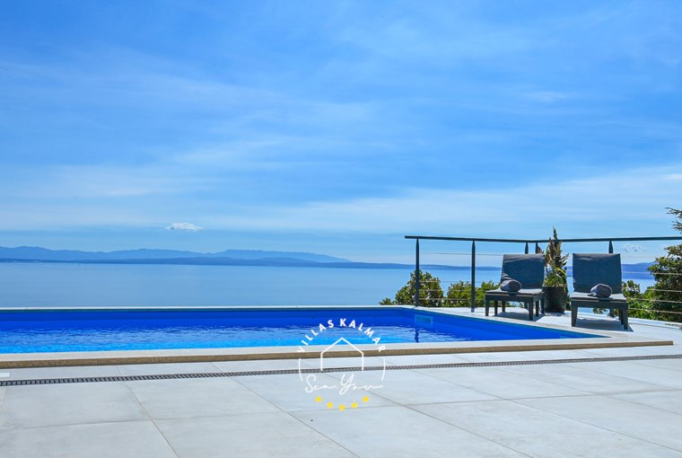 Breathtaking sea view over over the Kvarner Bay and infinity pool with sun loungers - Villa Ziganto, Opatija