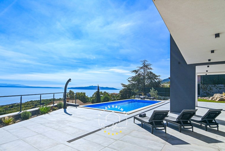 Outdoor area in Villa Ziganto with sun loungers, private pool, outdoor shower and magnificent sea view