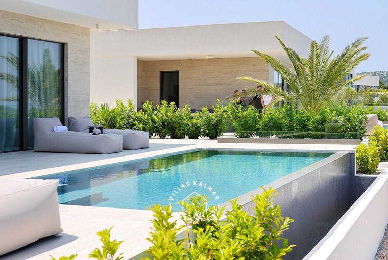 Villa D8 image 9 of 57