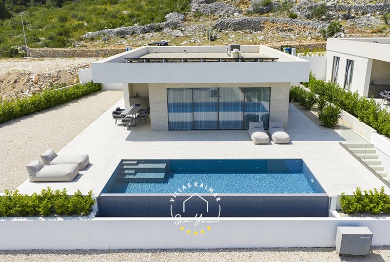 Villa D8 image 7 of 57