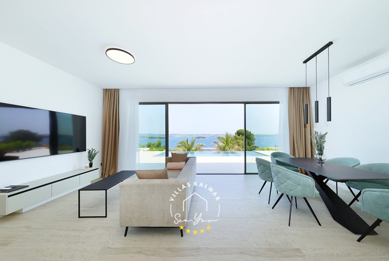 Villa D8 image 1 of 57