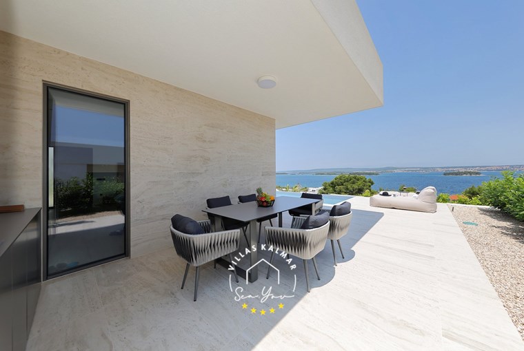 Villa D8 image 11 of 57