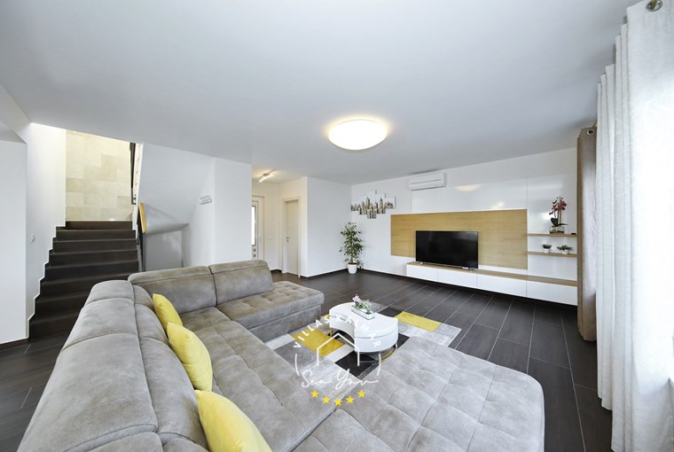 Villa Angelina image 16 of 44