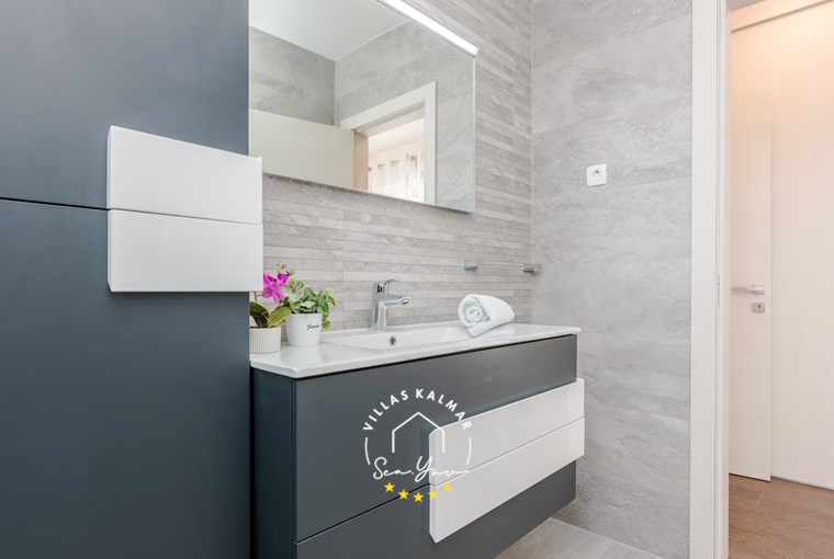 Villa Angelina image 42 of 44