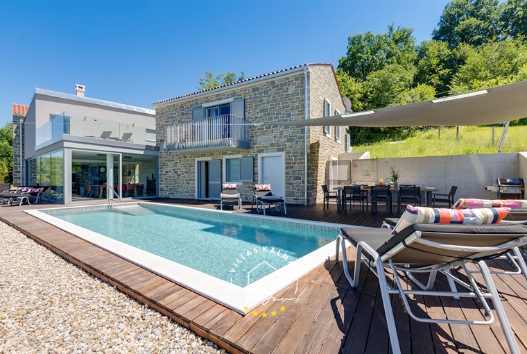 Vila ma osami s privatnim bazenom