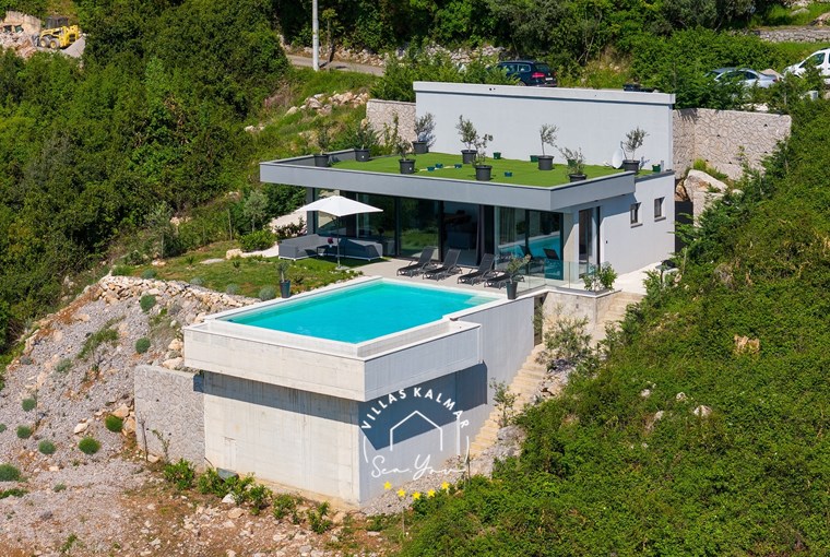 Villa Sea Level with private pool and lounge area in Labin near the sea