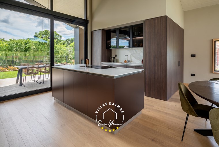 Modern fully equipped kitchen in Villa Casa Nova