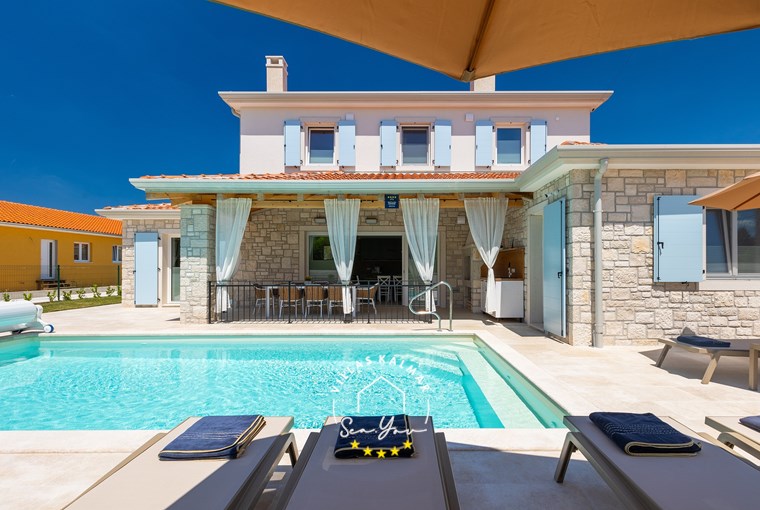 Villa Oliva Tar s privatnim bazenom i natkrivenom terasom