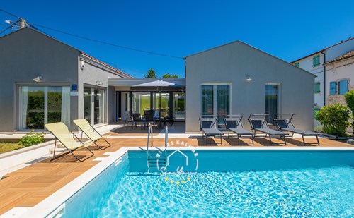 Villa Val image 1 of 6