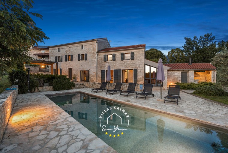 Wundervoll restaurierte Villa mit privatem Pool, Sonnenliegen und Garten