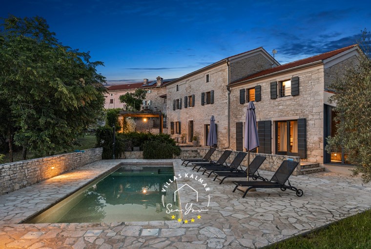 Wunderschön restaurierte Villa mit privatem Pool und Sonnenliegen