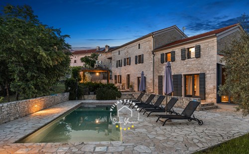 Casa 42 image 1 of 6